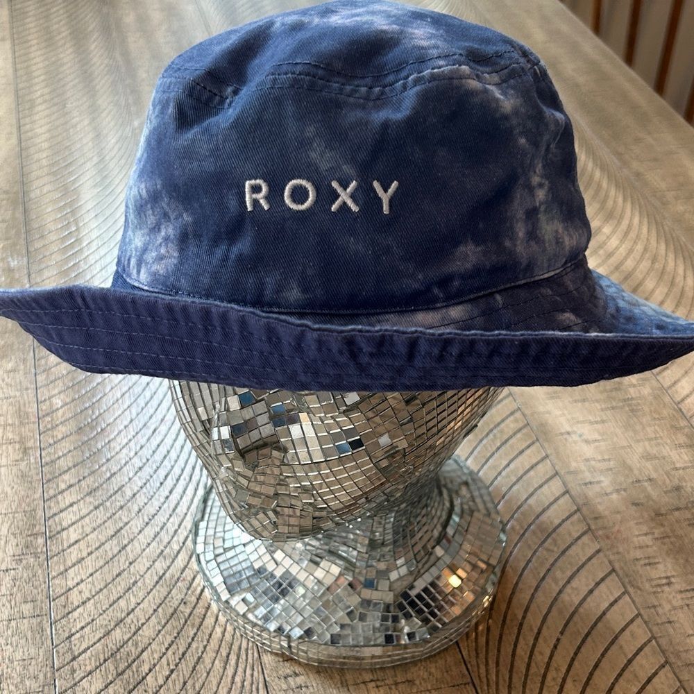 Roxy Reversible Navy Tie-Dye / Denim Blue Bucket Hat. 3” rim